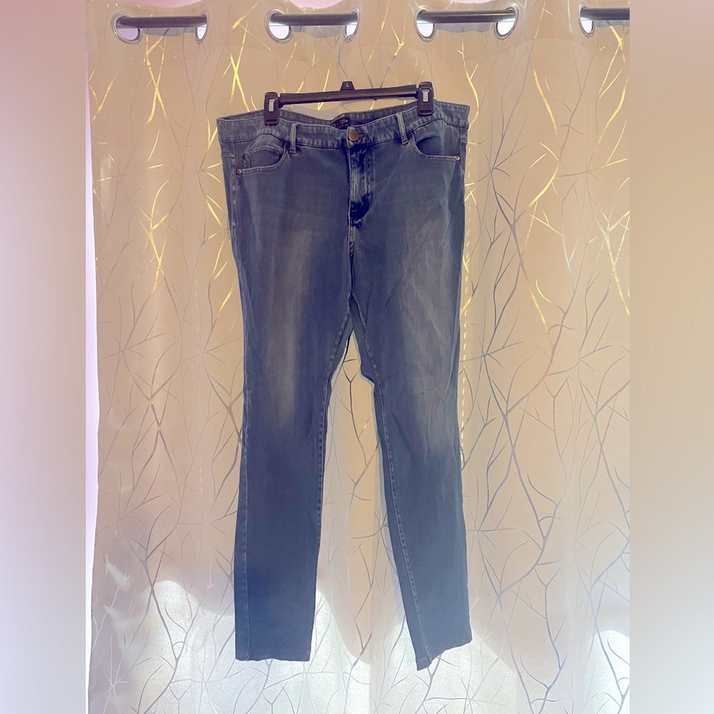 Forever 21+ stretch skinny jeans size 18